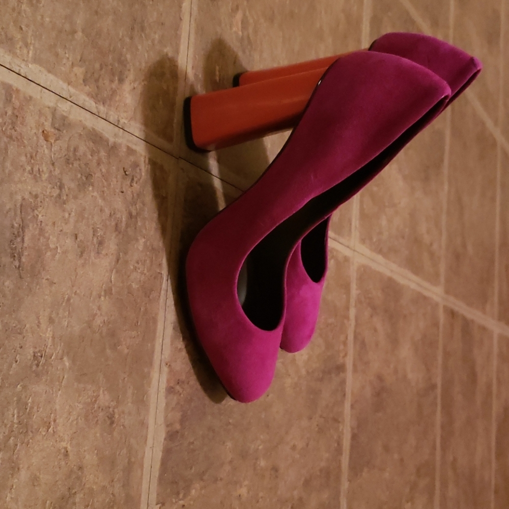 Shoes - Picture 2 of 4